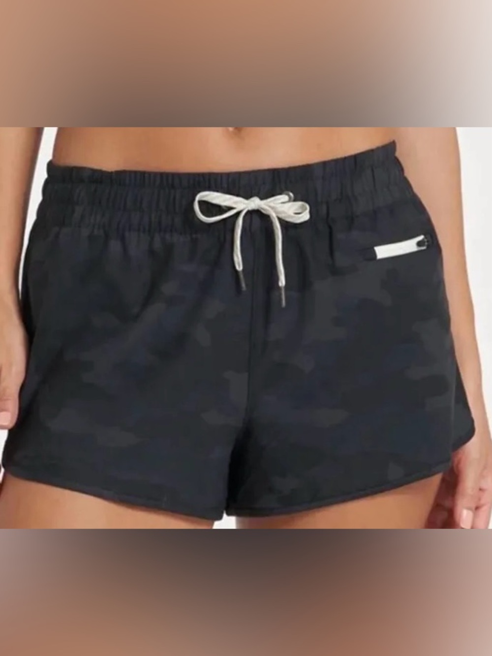Vuori Clementine Short 2.0 Black Watercolor Camo Small